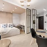 Dwie Motlawy Luxury With Stunning View In Old Town By Renters アパート