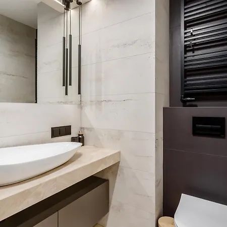 Apartment Dwie Motlawy Luxury With Stunning View In Old Town By Renters